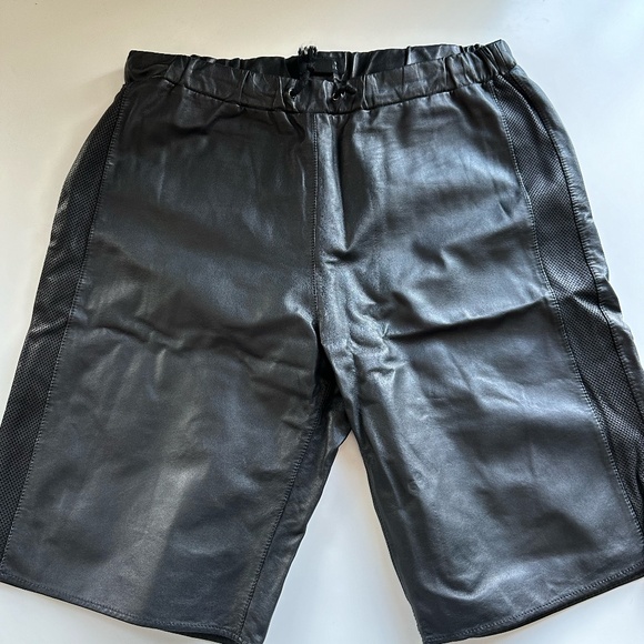 Barneys Black Leather Shorts Size L - Picture 1 of 5